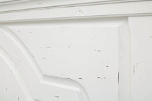 Load image into Gallery viewer, Traditional Vintage White Queen Bed