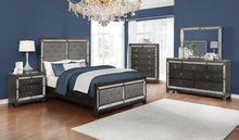 Load image into Gallery viewer, Queen Bed