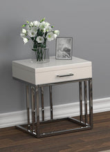 Load image into Gallery viewer, End Table