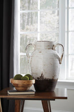 Load image into Gallery viewer, Dion Vase