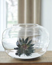 Load image into Gallery viewer, Mabon Vase