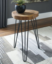 Load image into Gallery viewer, Eversboro Accent Table