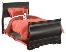 Load image into Gallery viewer, Huey Vineyard Signature Design Bed 7-Piece Bedroom Package