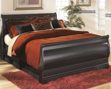 Load image into Gallery viewer, Huey Vineyard Signature Design Bed 7-Piece Bedroom Package