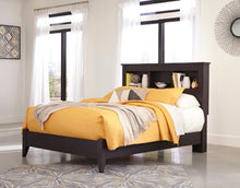 Load image into Gallery viewer, Reylow Queen Panel Footboard with Rails