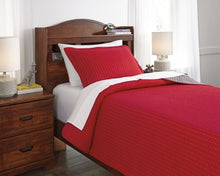Load image into Gallery viewer, Dansby 2-Piece Twin Coverlet Set
