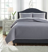Load image into Gallery viewer, Dietrick 3-Piece King Quilt Set