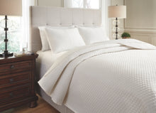 Load image into Gallery viewer, Dietrick 3-Piece Queen Quilt Set
