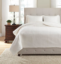 Load image into Gallery viewer, Dietrick 3-Piece Queen Quilt Set