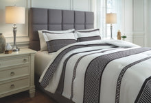 Load image into Gallery viewer, Masako 3Piece Queen Comforter Set