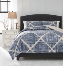Load image into Gallery viewer, Sladen 3-Piece Queen Comforter Set