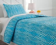 Load image into Gallery viewer, Jolana 2-Piece Twin Quilt Set