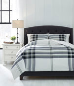 Load image into Gallery viewer, Stayner 3-Piece Queen Comforter Set