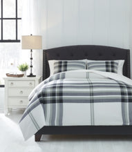 Load image into Gallery viewer, Stayner 3-Piece Queen Comforter Set