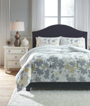 Load image into Gallery viewer, Maureen 3-Piece Queen Comforter Set