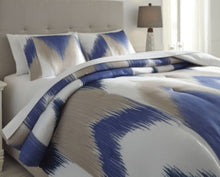 Load image into Gallery viewer, Mayda 3-Piece King Comforter Set
