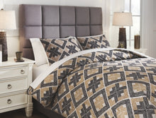 Load image into Gallery viewer, Scylla 3-Piece King Comforter Set