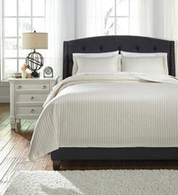 Load image into Gallery viewer, Raleda 3Piece Queen Coverlet Set