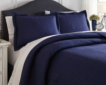 Load image into Gallery viewer, Raleda 3-Piece Queen Coverlet Set