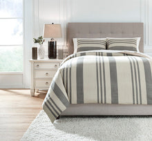 Load image into Gallery viewer, Schukei 3-Piece Queen Comforter Set