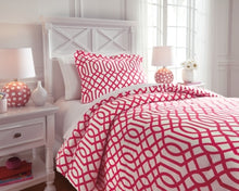 Load image into Gallery viewer, Loomis 2-Piece Twin Comforter Set