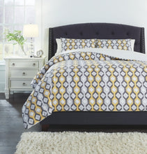 Load image into Gallery viewer, Mato 3-Piece King Comforter Set
