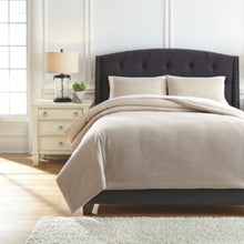 Load image into Gallery viewer, Mayda 3-Piece King Comforter Set