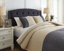 Load image into Gallery viewer, Medi 3-Piece King Comforter Set