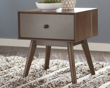 Load image into Gallery viewer, Lynnifer End Table
