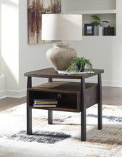Load image into Gallery viewer, Vailbry End Table