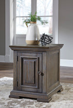Load image into Gallery viewer, Wyndahl Chairside End Table