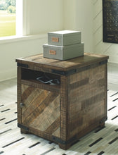 Load image into Gallery viewer, Cordayne Chairside End Table