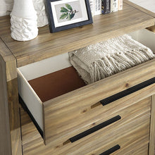 Load image into Gallery viewer, Garland Chest